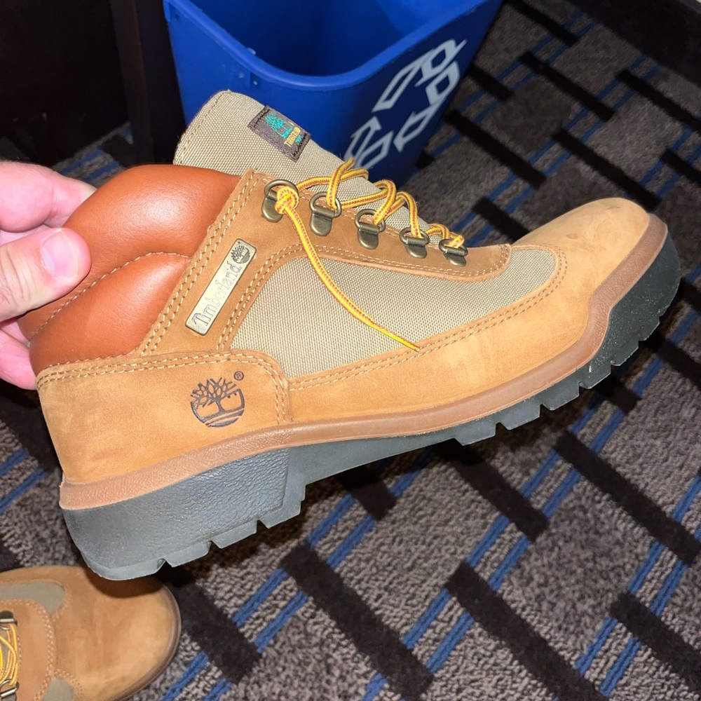 MENS TIMBERLAND FIELD BOOT SIZE 9.5 (USED CONDITION)